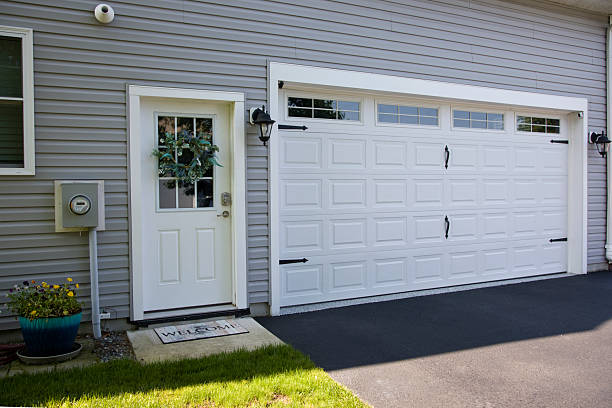 24/7 Emergency Garage Door Panel Replacement experts in Siesta Acres, TX